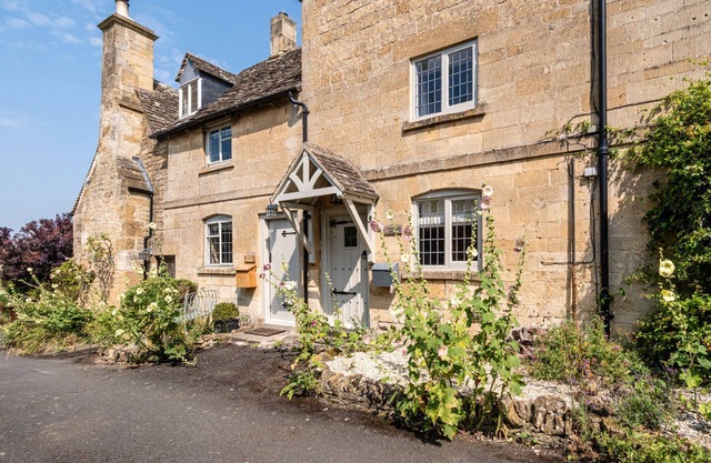 A beautiful quintessential Cotswold Cottage - Honeysuckle Cottage, Stanton