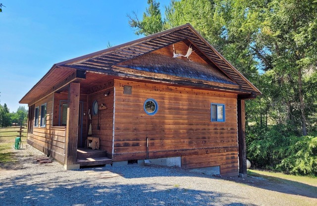 A Bend in the River Cabin-Dog Friendly and Next to the River!