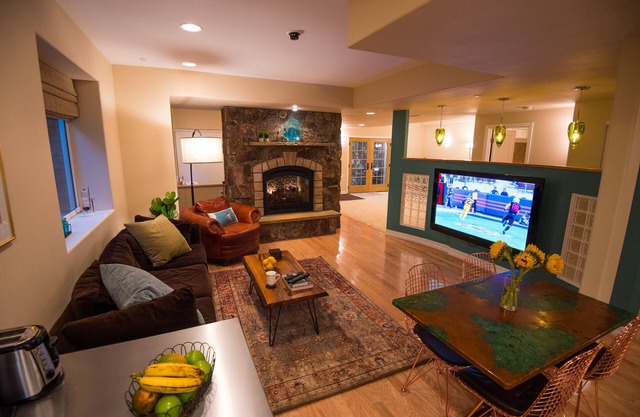 A BOULDER ABODE: Beautiful, 1000 sq foot Rental -30 night minimum