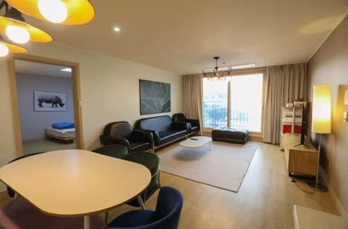 A Bridge House 1-B