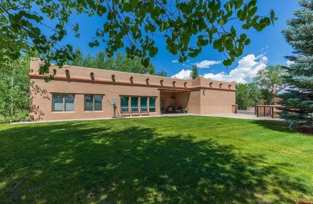 A/C, Pet Friendly, Incredible Yard, Single Level, 10 Mins to Downtown!