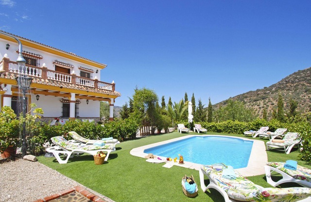 A captivating retreat with pool for an exceptional group holiday. Pet friendly.