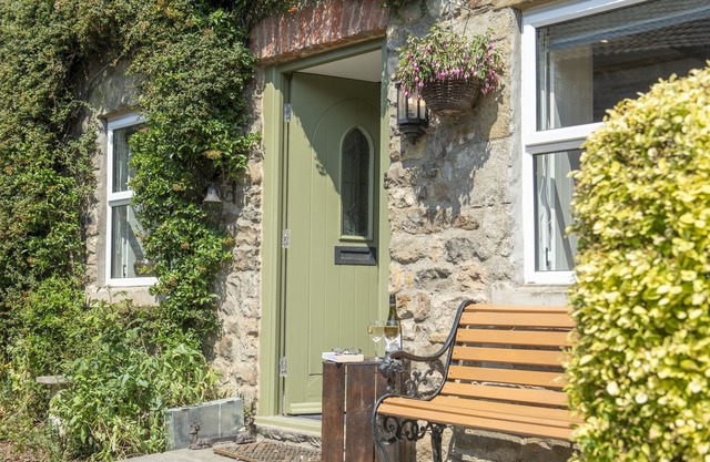 A charming 17th century cottage perfect for families set in Hunton