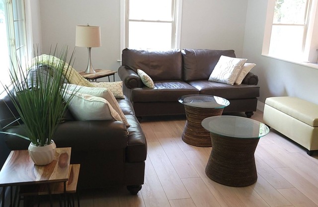 A-Charming Duplex- 4 miles to Downtown and Close To All Areas