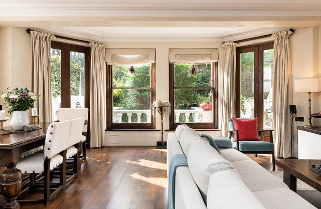 A Chelsea Retreat - 2 Bedroom with Garden and Parking