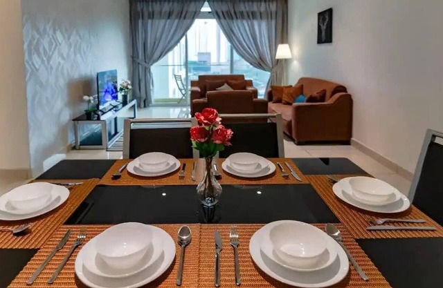 A Chic 3BR KSL Desplanade Residence, Free Parking