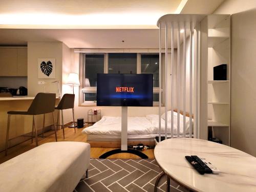 A comfortable Gangnam house in the city center-537
