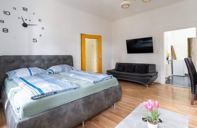 A comfortable, well-located Family Apartment 6P KR
