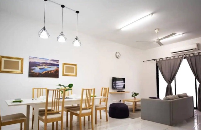 A Comfy 4BR Home Near Legoland & Hello Kitty