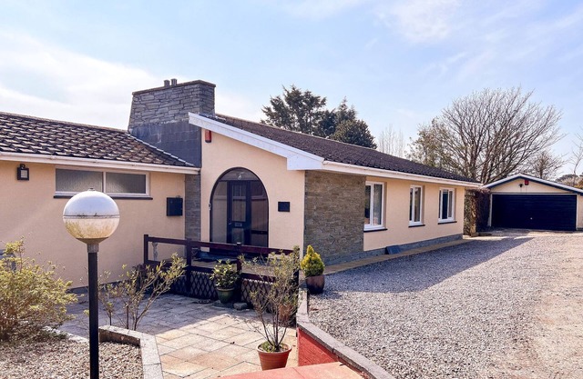A contemporary spacious recently renovated large family holiday home in Llanstadwell Pembrokeshire