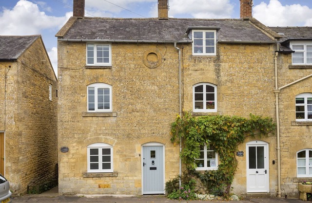 A cosy and welcoming cottage, ideal for a couple wanting to retreat or explore.