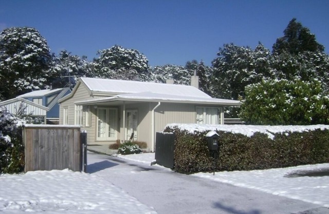 A cosy & warm holiday home 20 min. drive to Mt. Ruapehu & Turoa ski-field.
