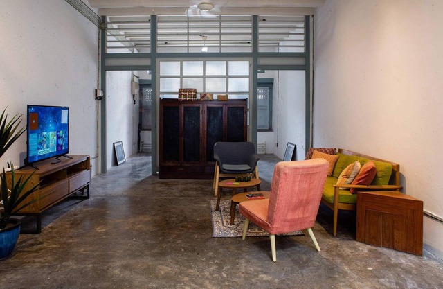 A Cozy 1890s Heritage House at Kimberley Street