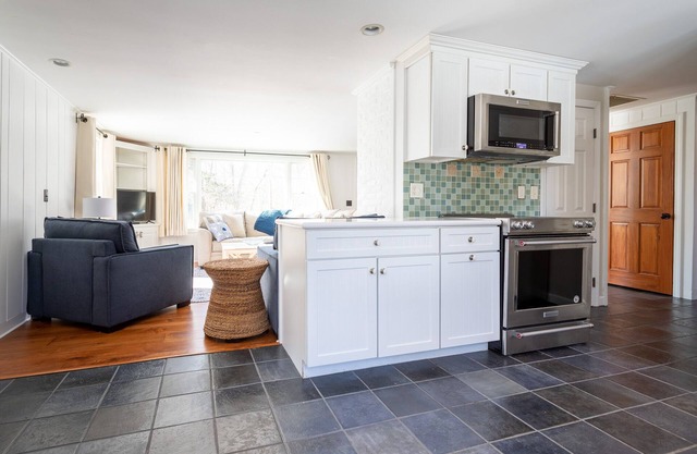 A Cozy Beach Bungalow Only A Two-Minute Walk to the Ocean