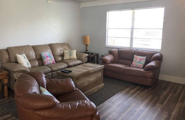 A Cozy Beachcomber's Paradise 2/1