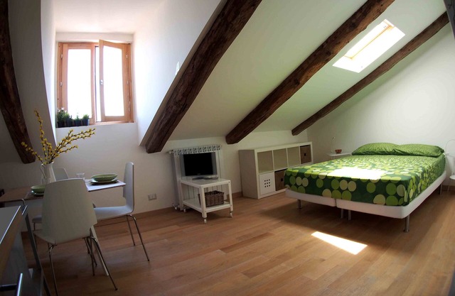 A cozy bohemian rooftop nest in downtown Turin