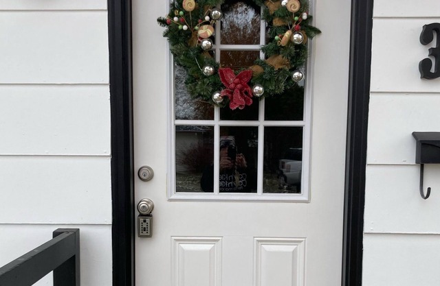 A cozy cottage in Gem county. Each room thoughtfully decorated.