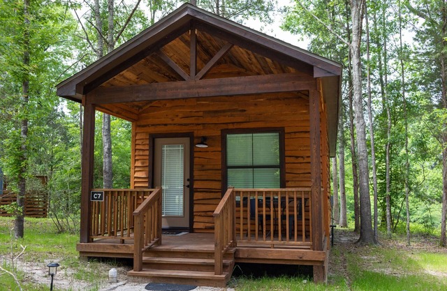 A Cozy Getaway Right on the Water, Two Creeks Crossing Resort