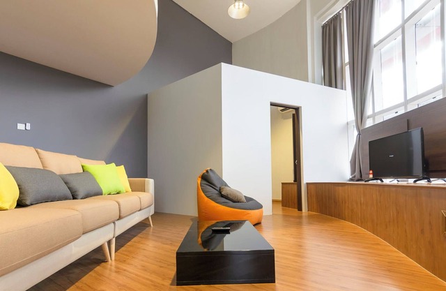 A Cozy & Homely High Floor 2BR Empire City Loft