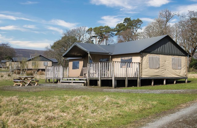 A double marketed - gh lead that sleeps 6 guests in 3 bedrooms
