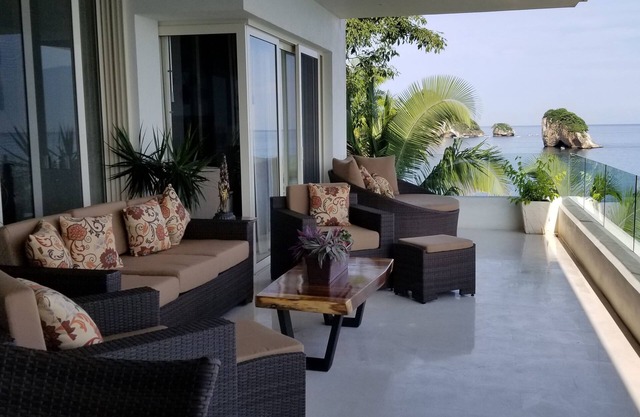 A Dream Worth Dreaming is a 3 bedroom 31/2 bathrooms beachfront property.