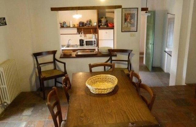 A farmhouse typical of the Tuscan country-houses 3