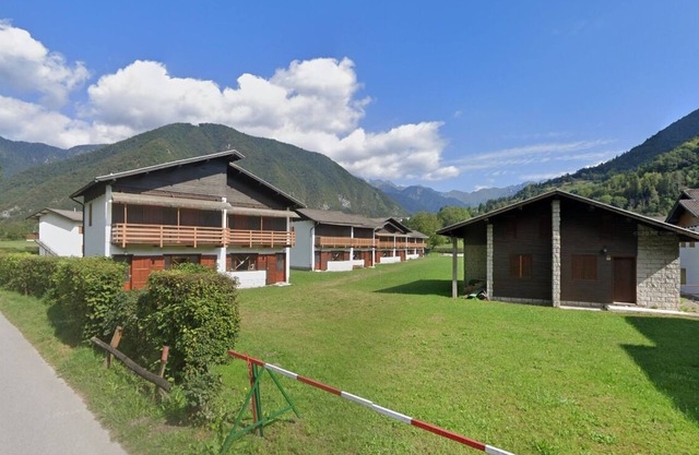 A FEW STEPS FROM LAKE LEDRO, VILLAGE UNDER RENOVATION OPENING JUNE25