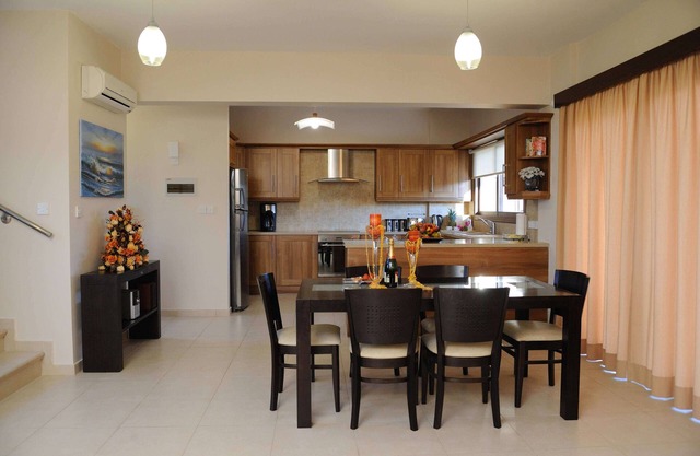 A first class villa 3bedroom, big pool, panoramic uninterrupted sea view.Wi-Fi.