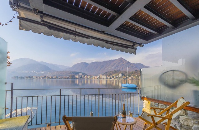 A Flat on the Water