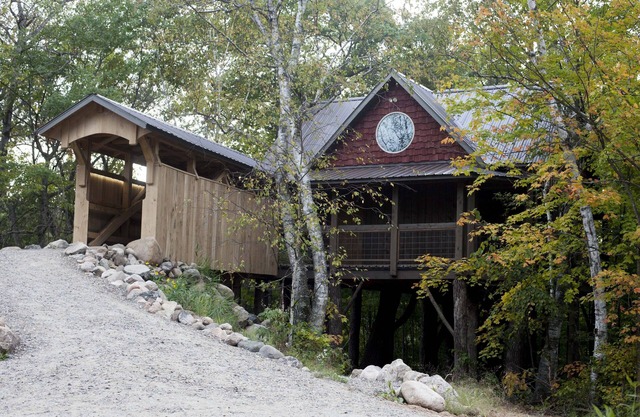 A Four Seasons Tree House With All Amenities Of A Home