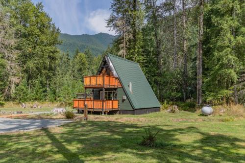 A-Frame At Entrance to Rainier- Hot Tub & WiFi