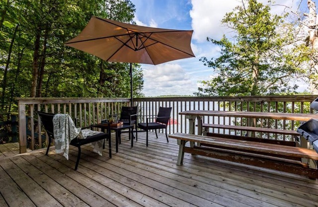A-frame Cottage Lakeside, Charleston lake