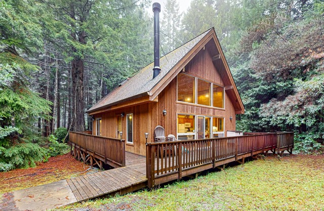 A-Frame Getaway w/Deck, Private Hot Tub - Close to Mendocino