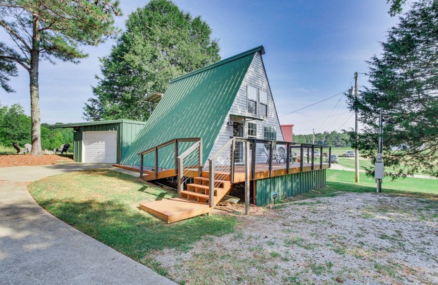 A-Frame Home ~ 6 Mi to Tennessee River!