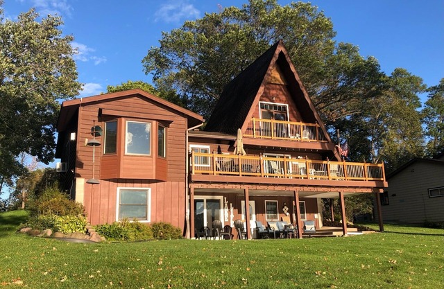 A-Frame of Mind on Blue Lake with pontoon for rent