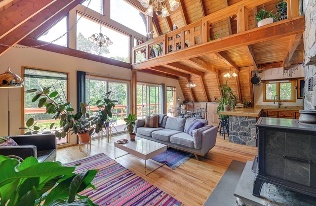 A-Frame Retreat: Next to Grafton Lakes St Park