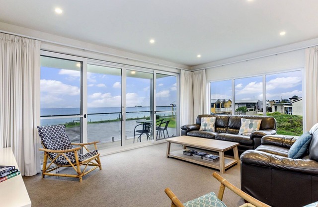 A fully self contained townhouse that offers sensational ocean views.