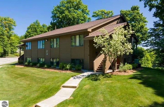 🛶 A-Ga-Ming Escape | Best Torch Lake Views + Golf | Large Private Patio ➠ 755