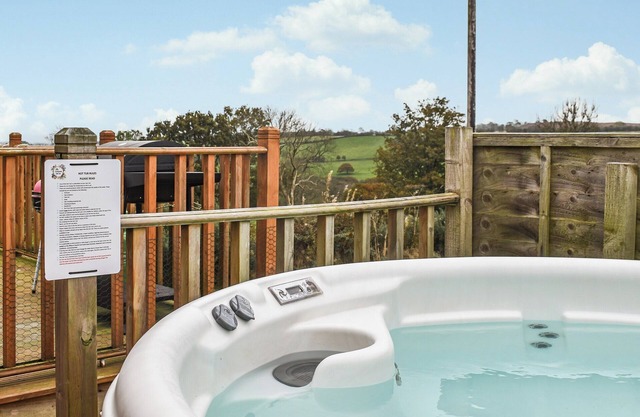 A fabulous pod sat in 115 acres of farmland with private hot tub.