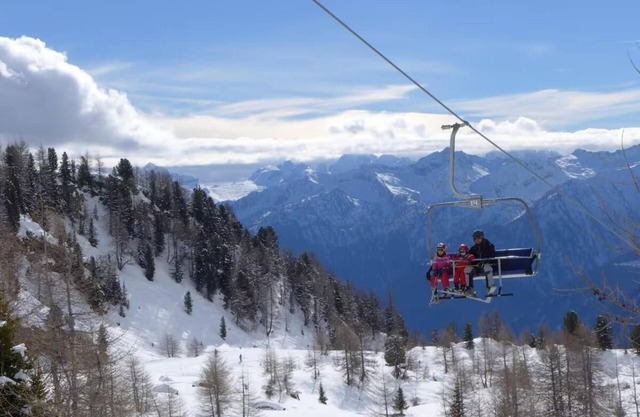 A gem in Val di Sole, directly on the ski slopes and trails.
