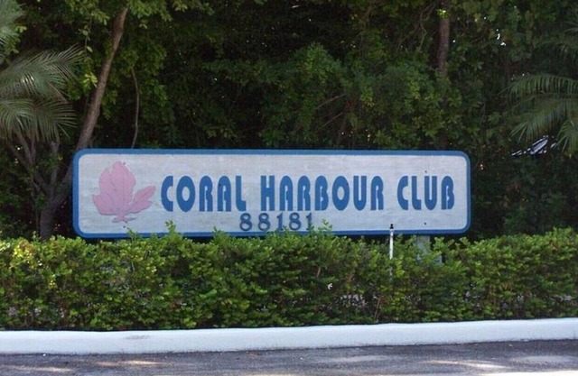 A Great Place! Spacious 2/2 retreat with ocean views in the heart of the Keys.