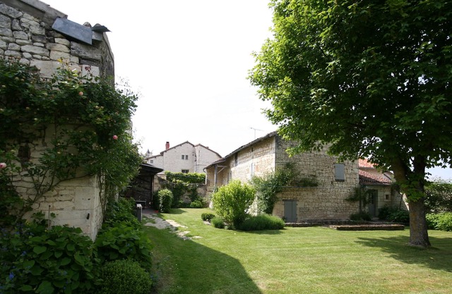 A hidden gem, French charm, private gardens, Loire on your doorstep.