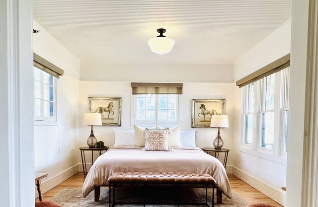 A Historic Inn, right in Downtown Sisters!The whole town at your doorstep