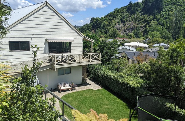 A Holiday Gem in Central Nelson