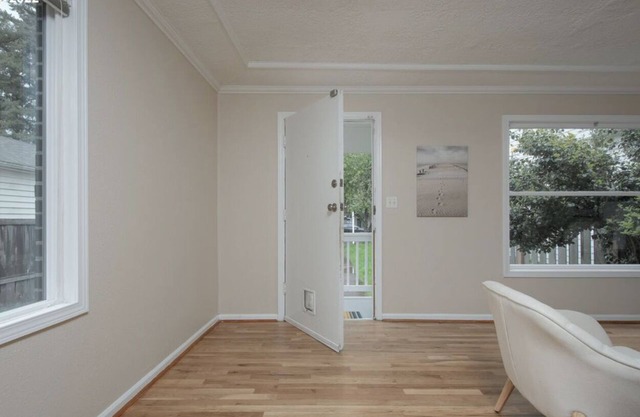 A Home A Way from your Home with 3-bedroom & 2 bathroom with free parking