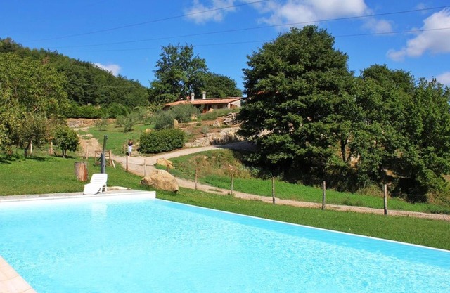 Alloro, traditional farmhouse with pool, relax and enjoy the Tuscan countryside