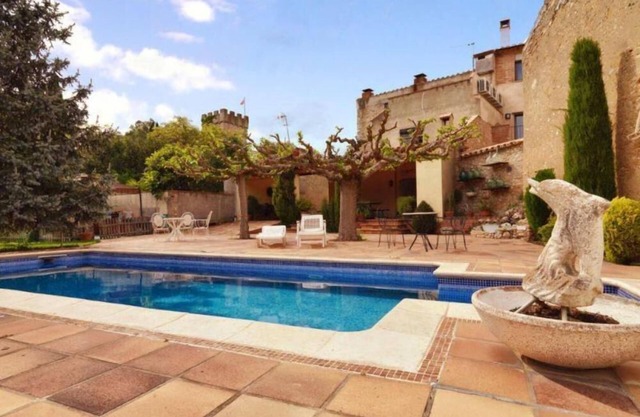 A jewel. Charming typical Catalan stone villa with pool and garden