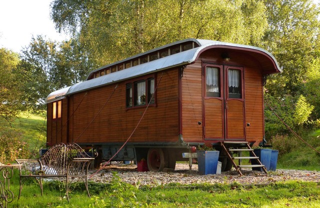 A journey through time in the '20s - the faithfully restored circus wagons