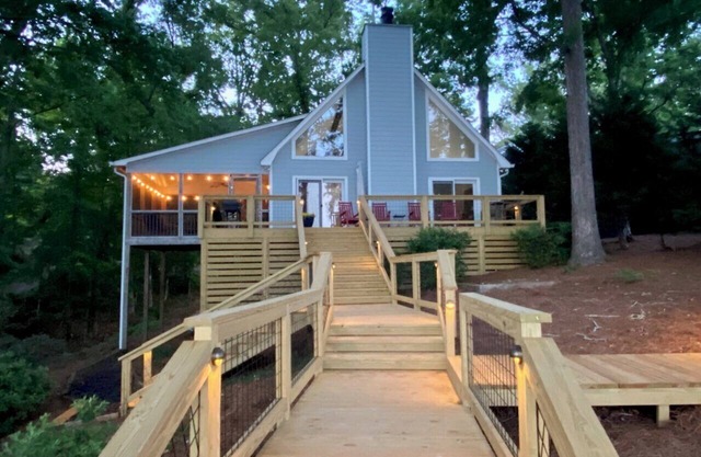 A lakefront home on deep water that will give you ALL the lake feels!