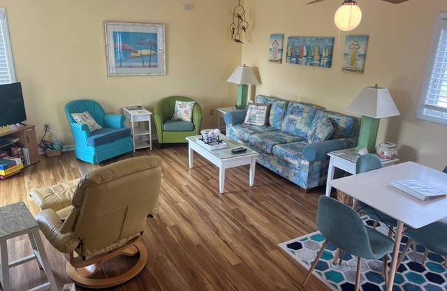 "A Lil' Nauti" - 2 Bedroom Condo - Ocean Views, Emerald Isle, NC